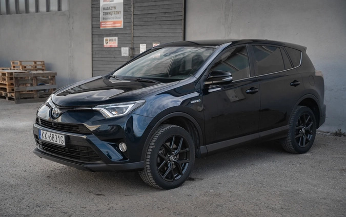 Toyota RAV4 cena 101000 przebieg: 104000, rok produkcji 2018 z Wąchock małe 211